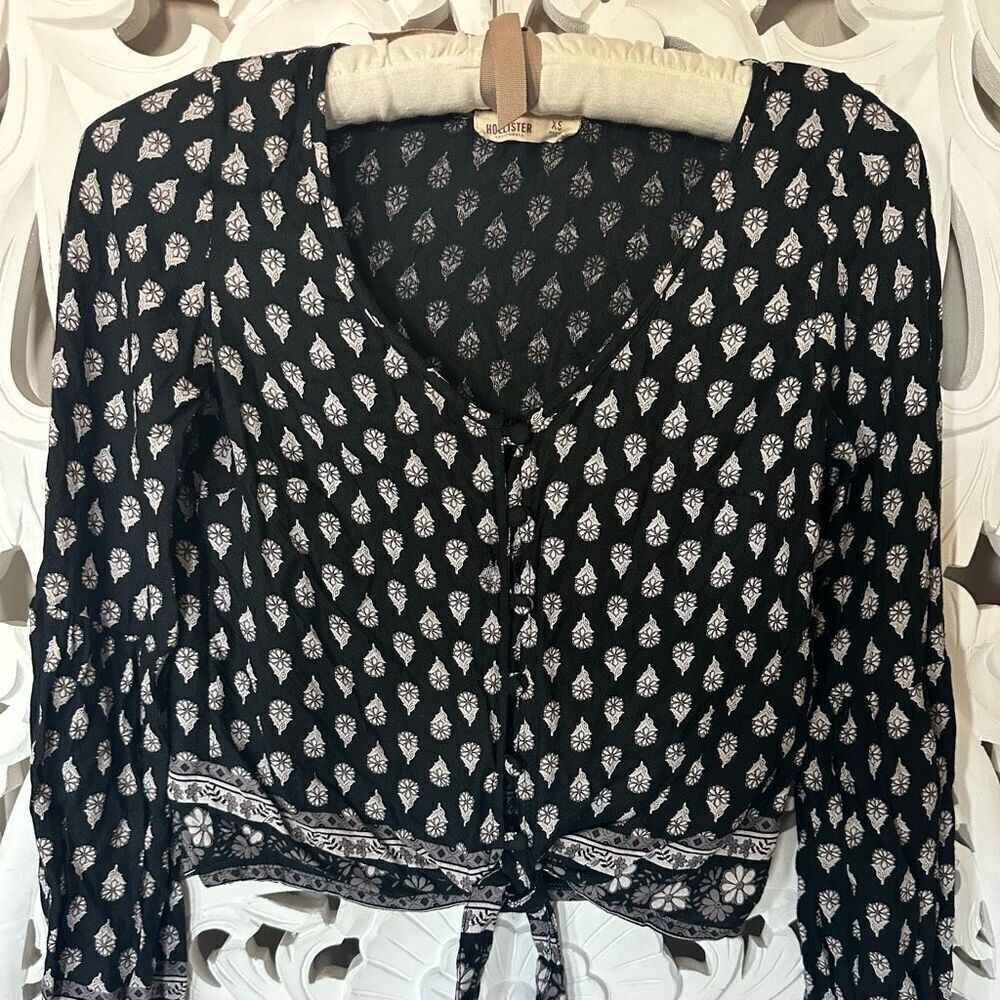 Hollister Paisley Top